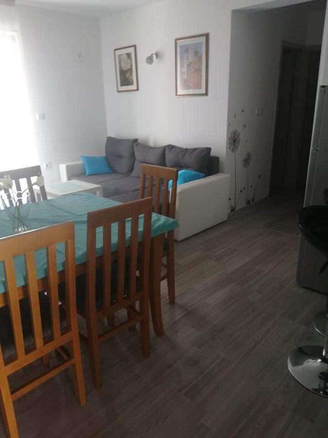 شقة Apartman Dora باغ المظهر الخارجي الصورة