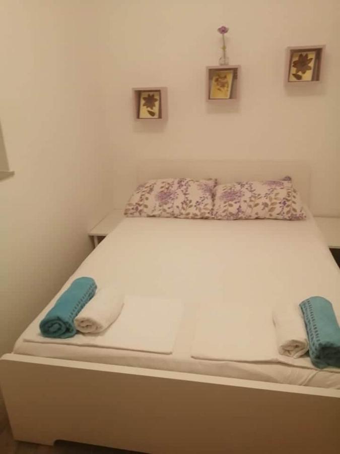 شقة Apartman Dora باغ المظهر الخارجي الصورة