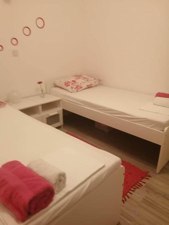 شقة Apartman Dora باغ المظهر الخارجي الصورة